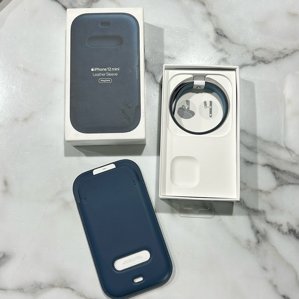 Apple iPhone 12 mini Leather Sleeve New